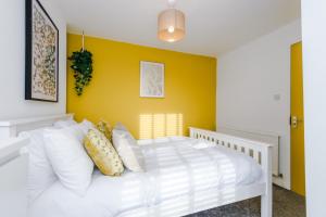 Ένα ή περισσότερα κρεβάτια σε δωμάτιο στο Large 7 bedroom town house in Chester City Centre