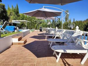 Swimmingpoolen hos eller tæt på Villa Terracota, lujo en Granada y Sierra Nevada + 41 billeder