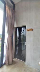 TV a/nebo společenská místnost v ubytování Sunya Home Raub, Pahang G01