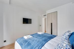 Un pat sau paturi într-o cameră la 330 Suite Pernet 3 : Elegance and Comfort in Paris