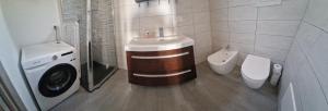 a bathroom with a sink and a toilet at Casa vacanze Villa Marta in Porto San Giorgio