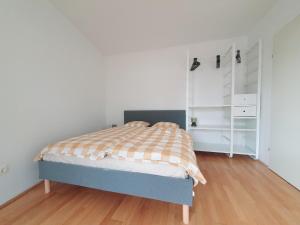 a bedroom with a bed and white cabinets at Near Lake One Bedroom Adorable Apartment in Vienna