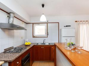 Kuchyňa alebo kuchynka v ubytovaní Holiday Home Delta 1 by Interhome