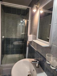 A bathroom at Hotel ICON