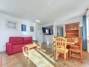 Posedenie v ubytovaní Apartment Platja de Roses-6 by Interhome