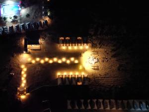 una vista aérea de un castillo por la noche con luces en Venture Desert Camp Jaisalmer, en Sām