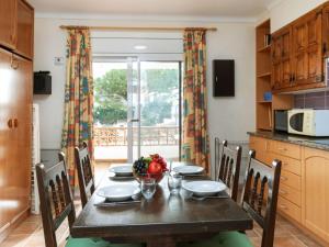 Dapur atau dapur kecil di Apartment Anfora 9 by Interhome