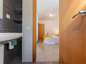 Kúpeľňa v ubytovaní Holiday Home Gaviota 11 by Interhome