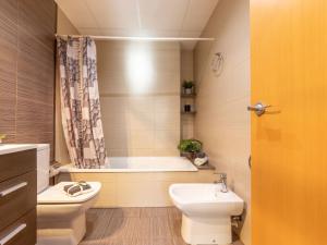Kúpeľňa v ubytovaní Holiday Home Gaviota 10 by Interhome
