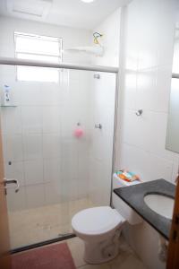 a bathroom with a shower and a toilet and a sink at Apto otima localizacao e Wi-Fi em Serra ES in Serra