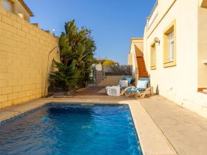 Bazén v ubytovaní Holiday Home Sally by Interhome alebo v jeho blízkosti