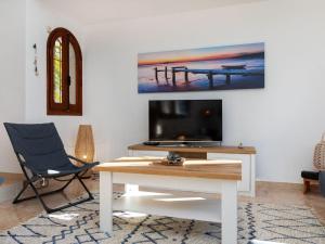 Televízia a/alebo spoločenská miestnosť v ubytovaní Holiday Home Schütze by Interhome + 20 fotografií