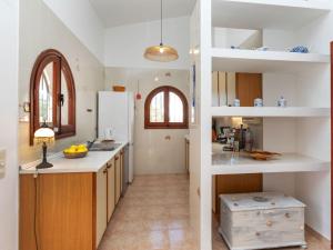 Kuchyňa alebo kuchynka v ubytovaní Holiday Home Schütze by Interhome