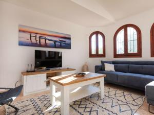 Televízia a/alebo spoločenská miestnosť v ubytovaní Holiday Home Schütze by Interhome