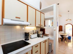 Kuchyňa alebo kuchynka v ubytovaní Holiday Home Schütze by Interhome