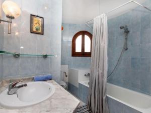 Kúpeľňa v ubytovaní Holiday Home Schütze by Interhome