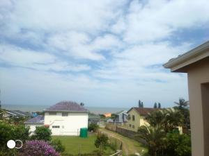 a view of the ocean from a house at 3/45 Oxley Road in Port Edward