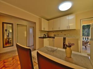 Kuchyň nebo kuchyňský kout v ubytování Apartment Olga-2 by Interhome