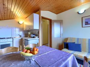 Kuchyň nebo kuchyňský kout v ubytování Apartment Ruža 2 by Interhome