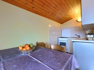 Kuchyň nebo kuchyňský kout v ubytování Apartment Ruža 2 by Interhome