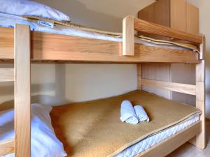Postel nebo postele na pokoji v ubytování Apartment Ruža 2 by Interhome