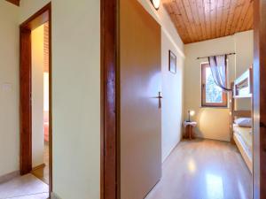 Postel nebo postele na pokoji v ubytování Apartment Ruža 2 by Interhome