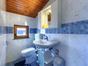 Koupelna v ubytování Apartment Ruža 2 by Interhome