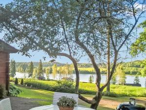 Výhled na řeku, která protéká v blízkosti prázdninového domu