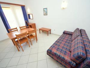 Posedenie v ubytovaní Apartment Meridiana-6 by Interhome