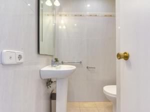 Kúpeľňa v ubytovaní Holiday Home Salins I by Interhome