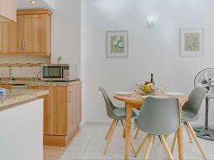Köök või kööginurk majutusasutuses Apartment Apolo VII-2 by Interhome