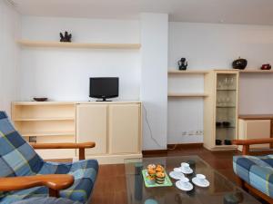 Televízia a/alebo spoločenská miestnosť v ubytovaní Apartment Port L'escala-1 by Interhome + 13 fotografií