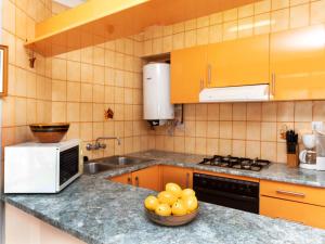 Kuchyň nebo kuchyňský kout v ubytování Apartment Del Lago by Interhome