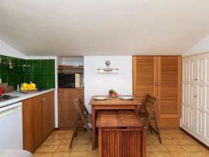 Kuchyňa alebo kuchynka v ubytovaní Studio Port L'escala-6 by Interhome