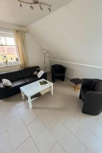 een woonkamer met een bank en een tafel bij Apartment Dori by Interhome in Westerholt
