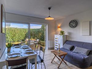Χώρος καθιστικού στο Apartment Océania II-1 by Interhome