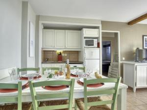 Kuchyň nebo kuchyňský kout v ubytování Apartment Les Rivages de Coudoulière-27 by Interhome + 44 fotografií