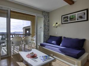 Posezení v ubytování Apartment Les Rivages de Coudoulière-27 by Interhome