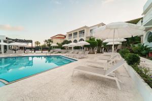Bazén v ubytování Diana Palace Hotel Zakynthos nebo v jeho okolí