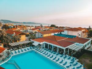 Bazén v ubytování Diana Palace Hotel Zakynthos nebo v jeho okolí