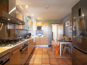 Kuchyň nebo kuchyňský kout v ubytování Apartment Vilas Mouriscas by Interhome