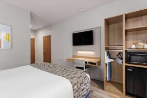 Ein Bett oder Betten in einem Zimmer der Unterkunft Microtel Inn and Suites - Zephyrhills
