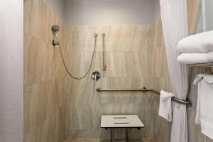 Ein Badezimmer in der Unterkunft Microtel Inn and Suites - Zephyrhills
