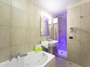 A bathroom at Holiday Home La Smarrita Dei Carradori by Interhome