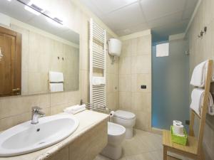 A bathroom at Holiday Home La Smarrita Dei Carradori by Interhome