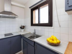 Kuchyň nebo kuchyňský kout v ubytování Apartment Adelfa 7 by Interhome