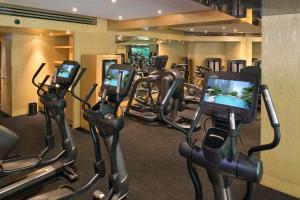 Fitnes oz. oprema za telovadbo v nastanitvi Grand Hyatt Hong Kong