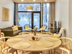 A restaurant or other place to eat at Holiday Home Villa suunnikas by Interhome