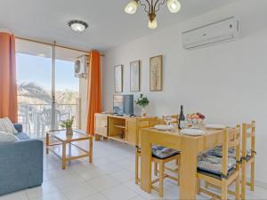 Khu vực ghế ngồi tại Apartment Apolo VII 27 by Interhome