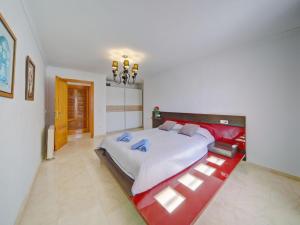 Łóżko lub łóżka w pokoju w obiekcie Holiday Home Cucarres by Interhome